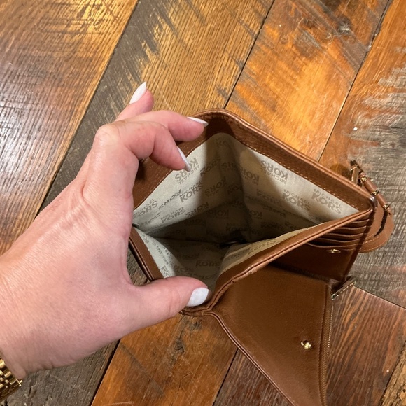 Michael Kors Gansevoort Brown Leather Wallet Gold Buckle Snap Closure - Picture 6 of 9